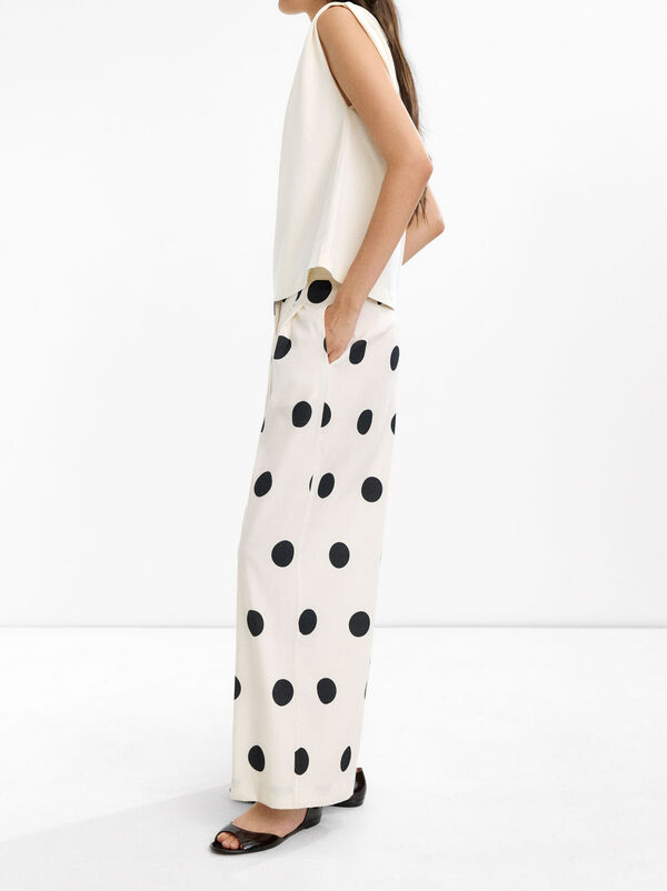 Flowing trousers with polka dots
