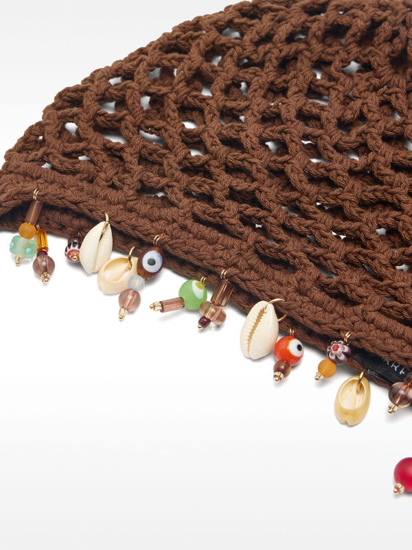 Bonnet en crochet avec coquillages