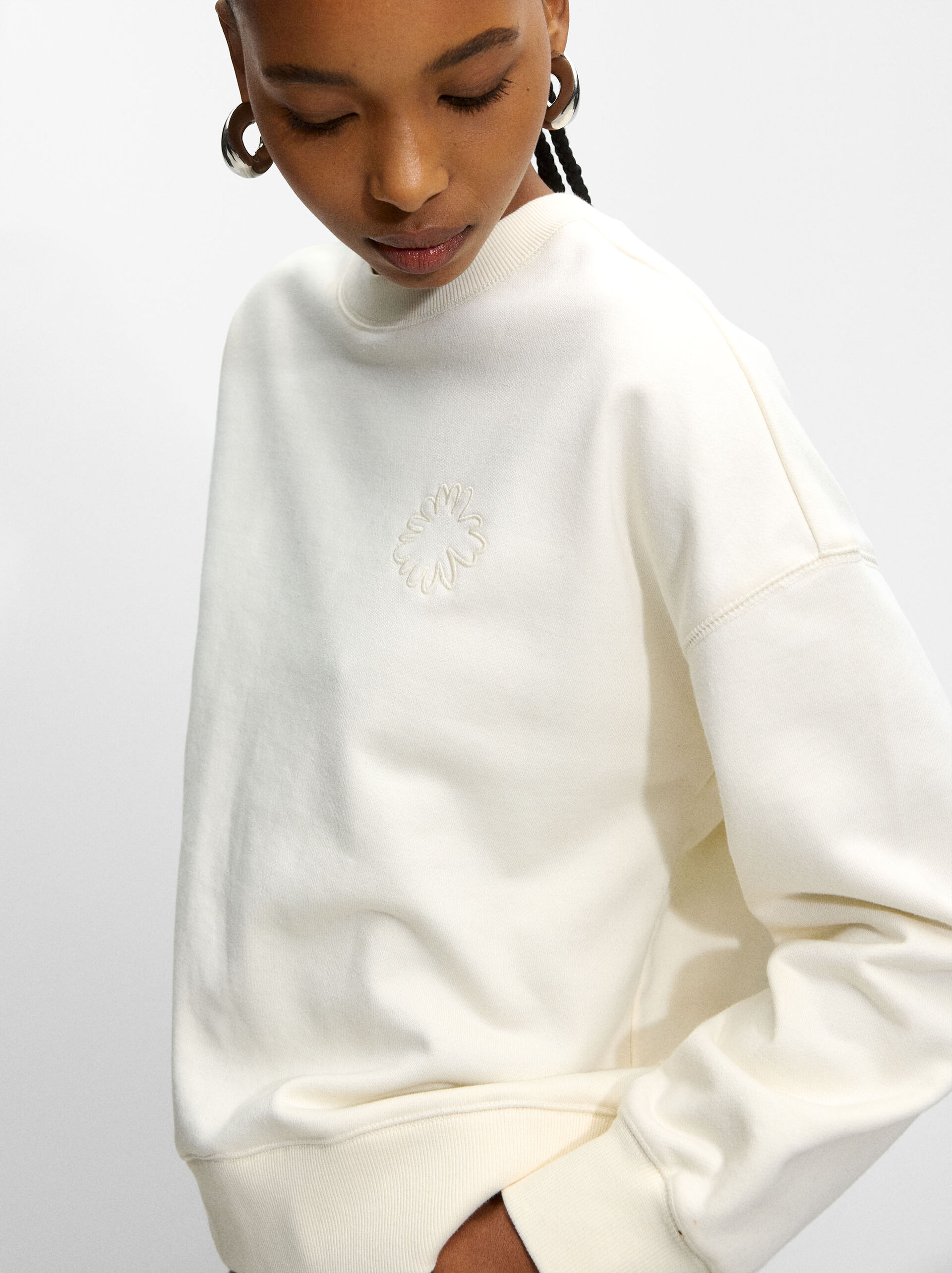 Sweatshirt with flower image number 3.0