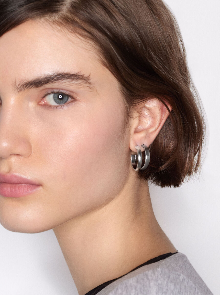 Set of basic small hoop earrings