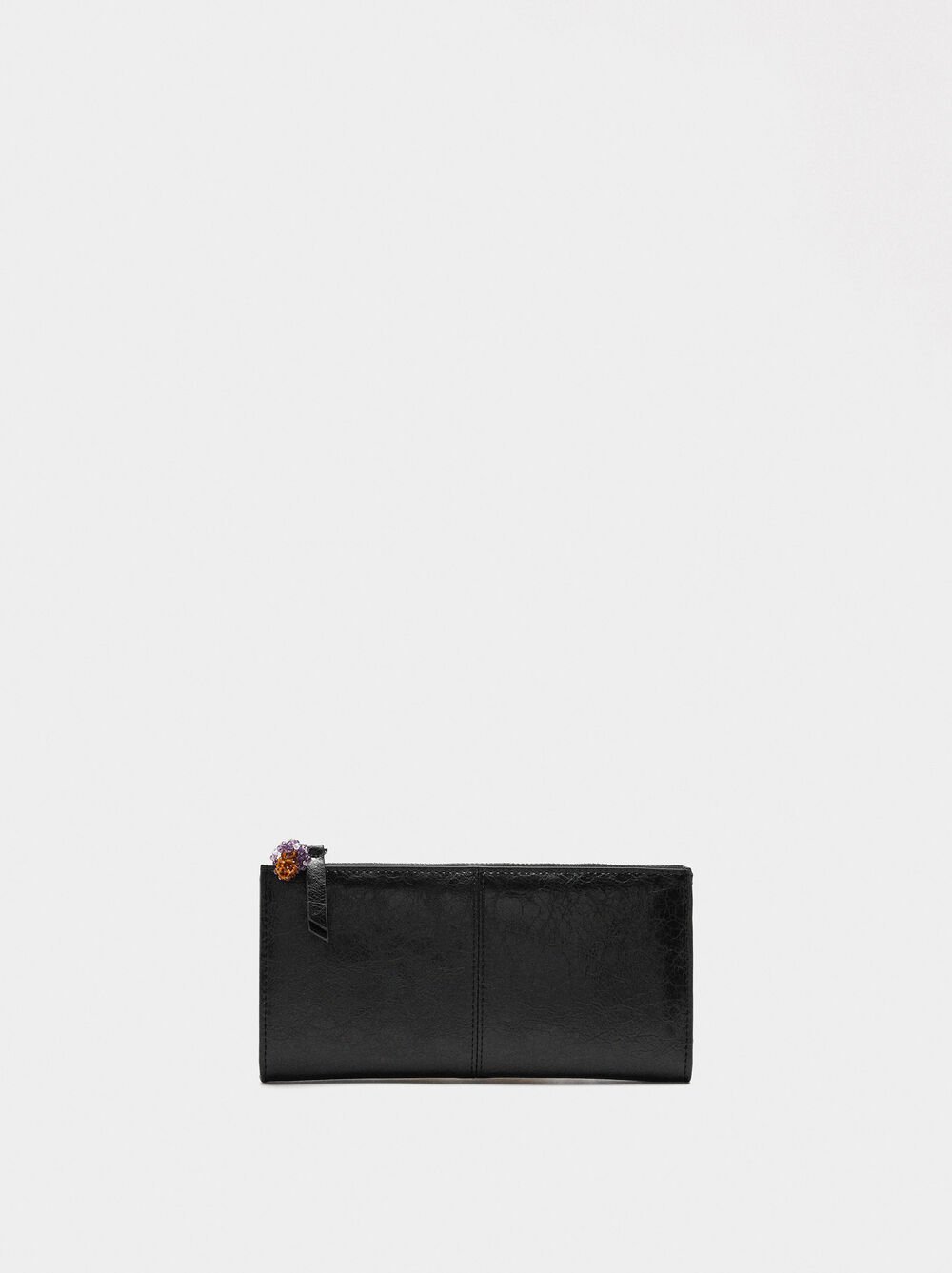 Wallet with cracked effect