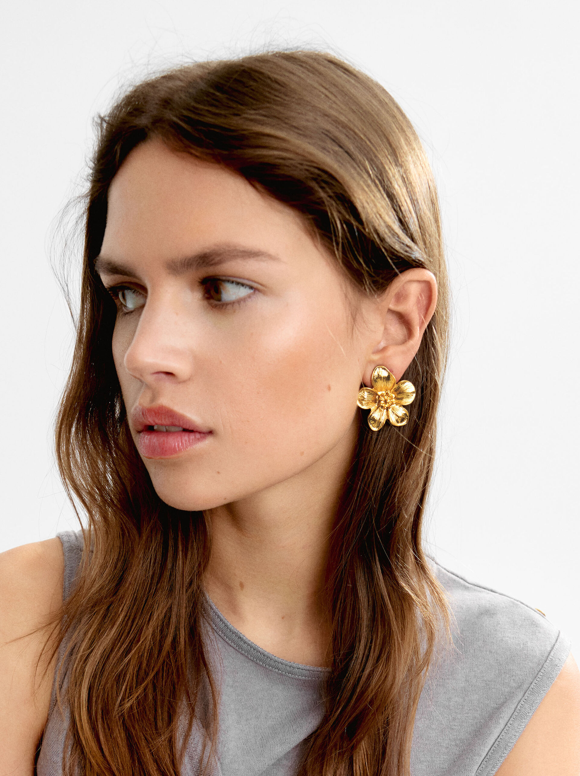 Flower textured earrings image number 1.0