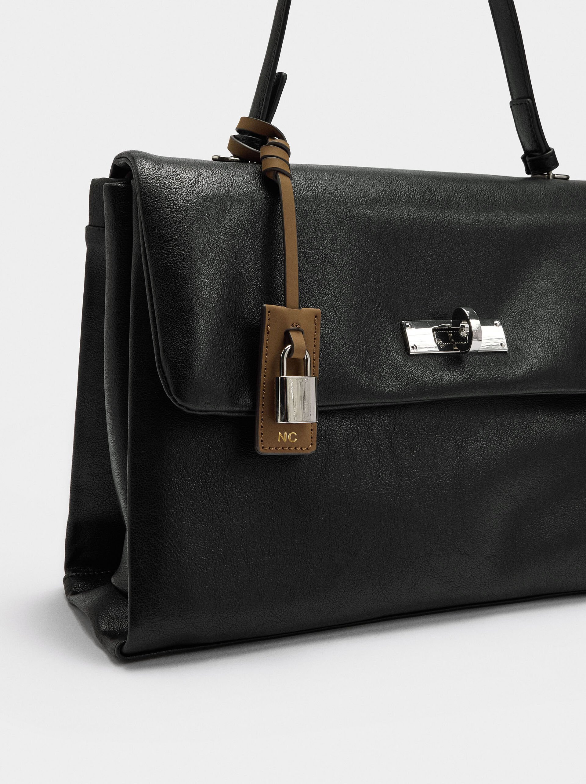 Handtasche mit Klappe und Umhängeriemen image number 2.0