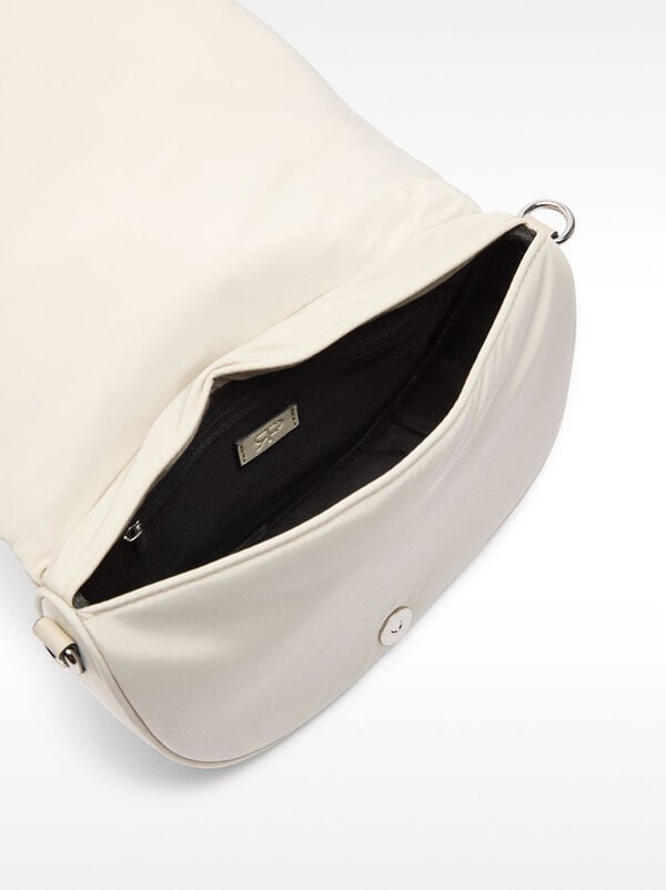 Borsa a tracolla in nylon con ciondolo