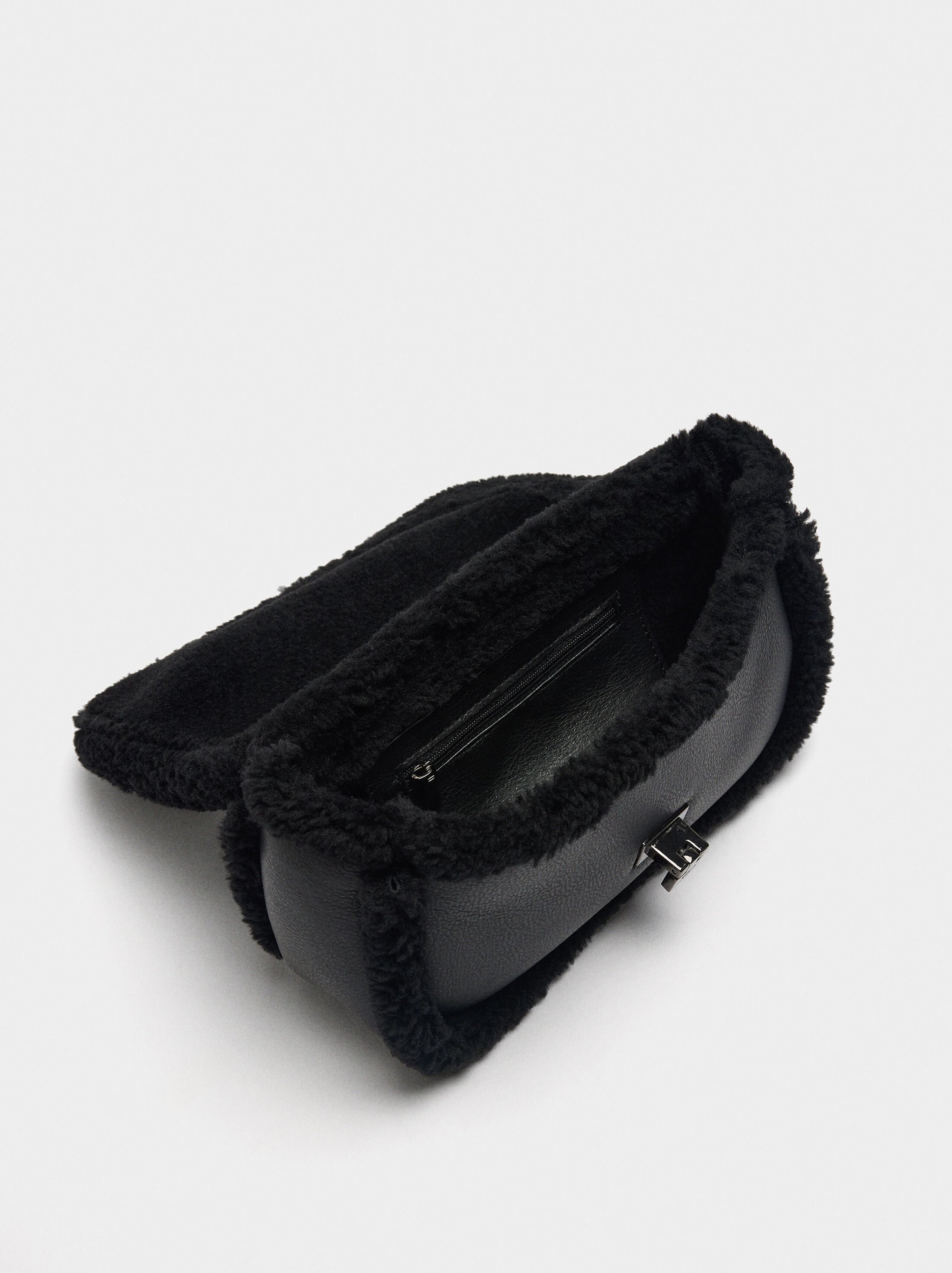 Bossa de festa amb vores amb efecte pèl image number 3.0