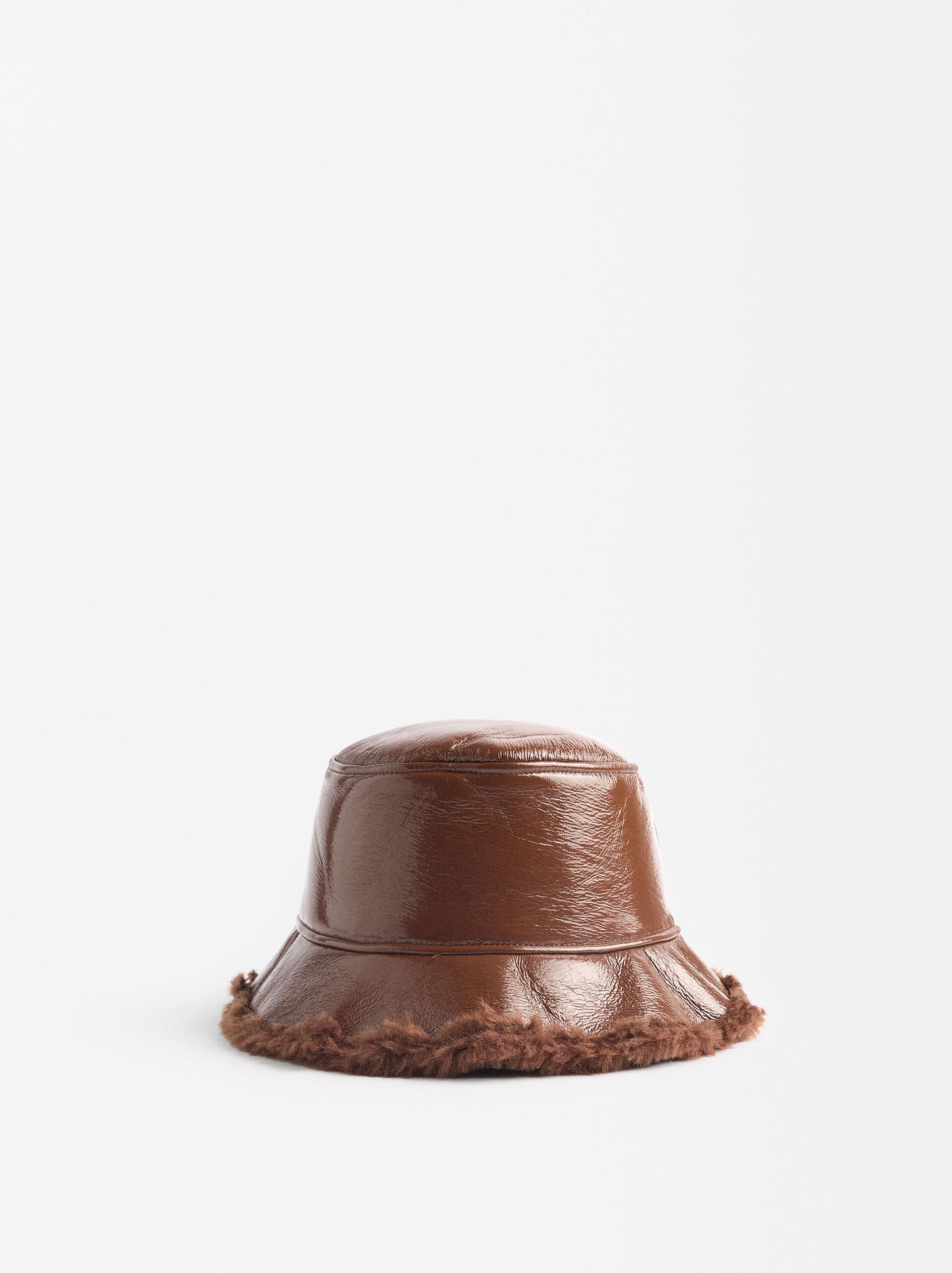 Gorro bucket impermeable charol image number 0.0
