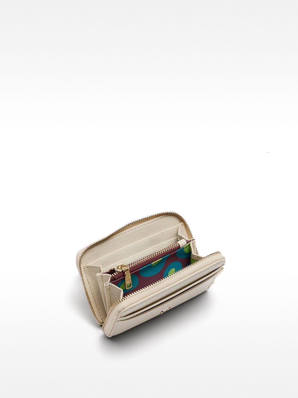 Basic textured wallet