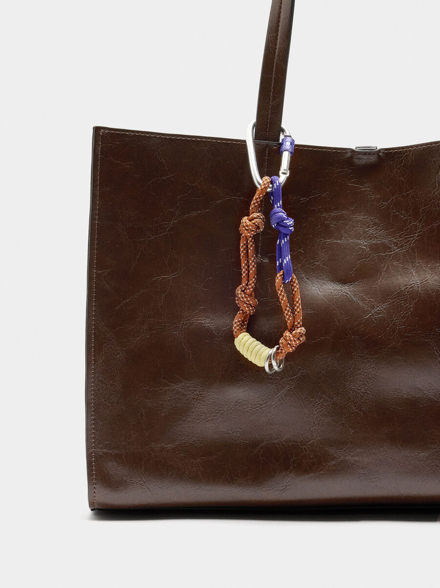Shopper bag with pendant