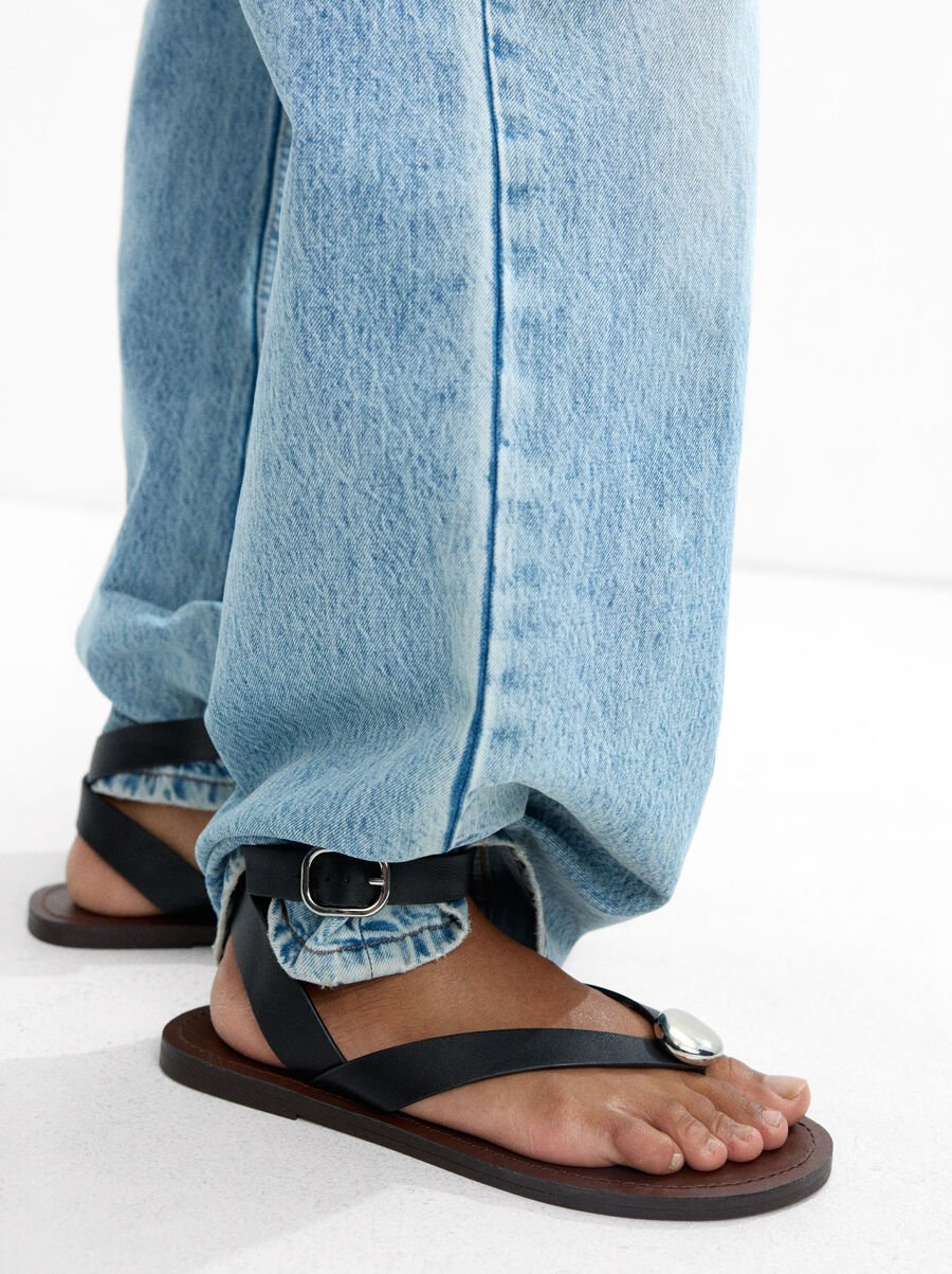 Leather flat sandals with metallic detail