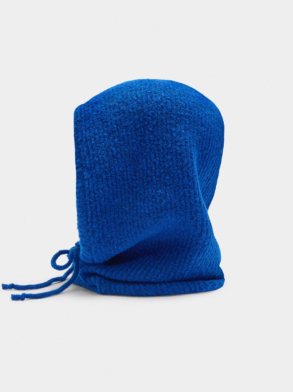Knitted hat with straps