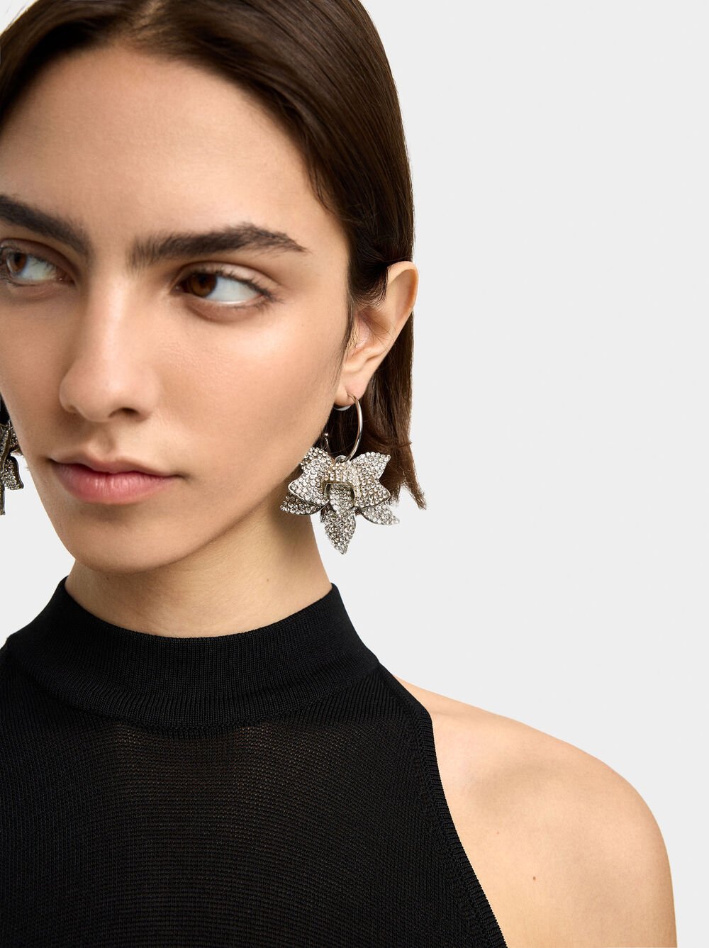 Maxi open hoop earrings with flower and crystals