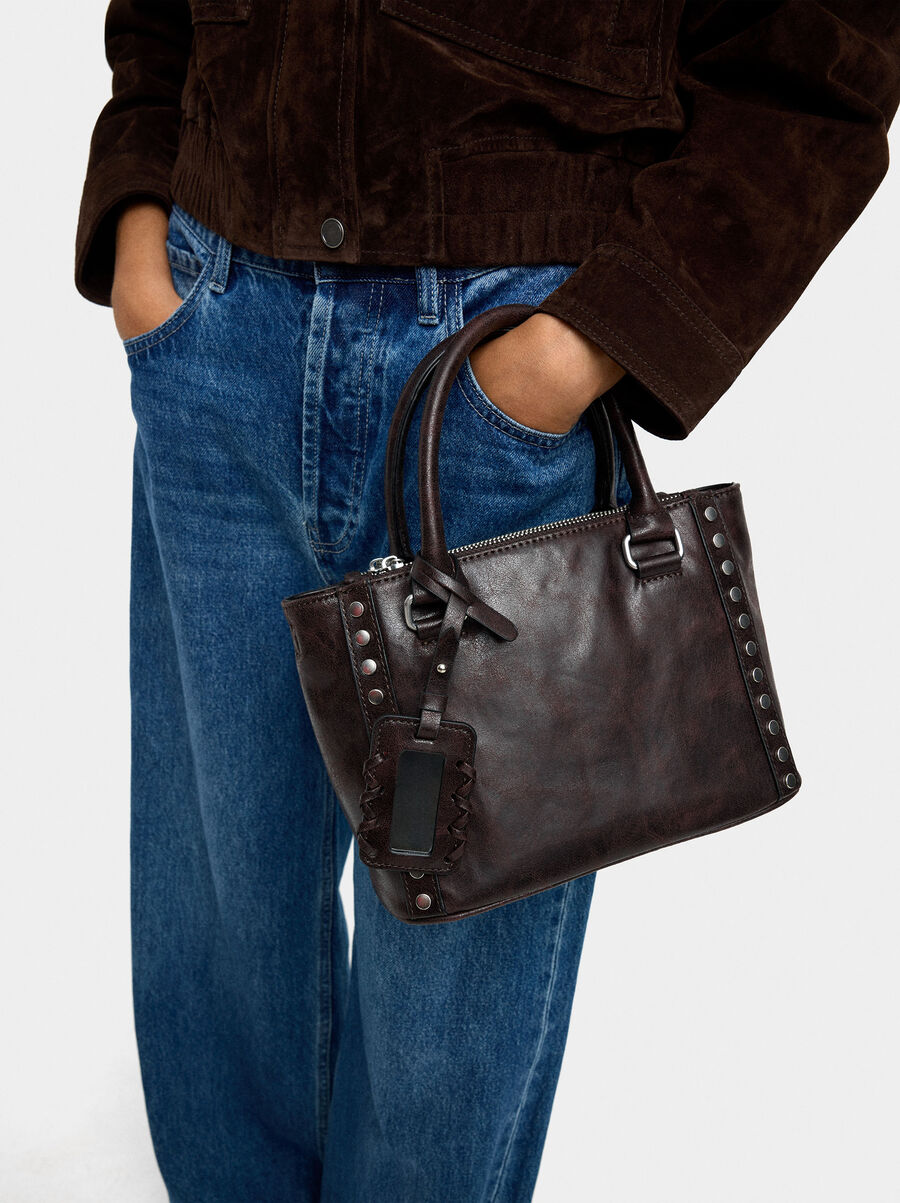 Bolso tote con tachuelas