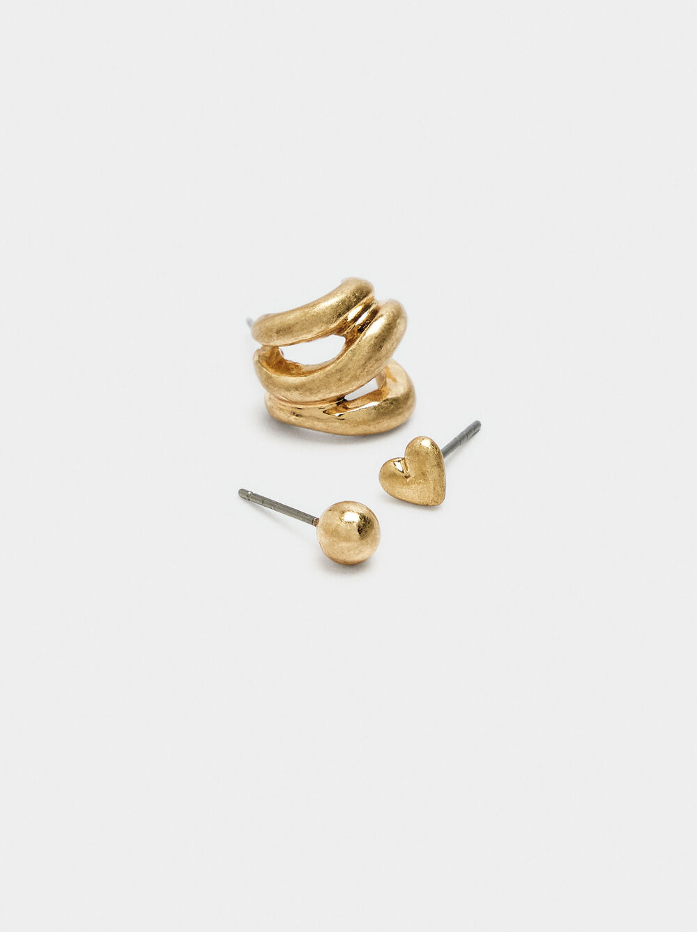 Set of golden earrings