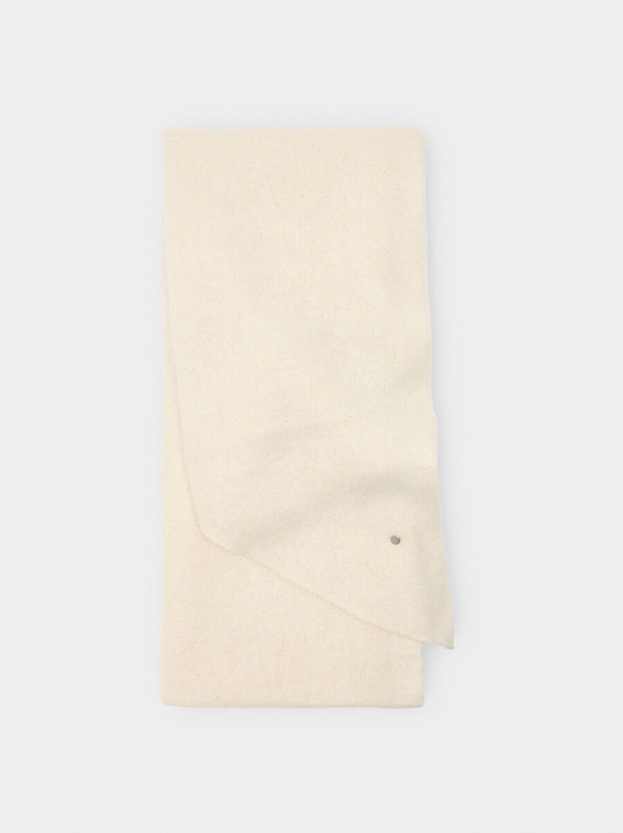 Plain scarf