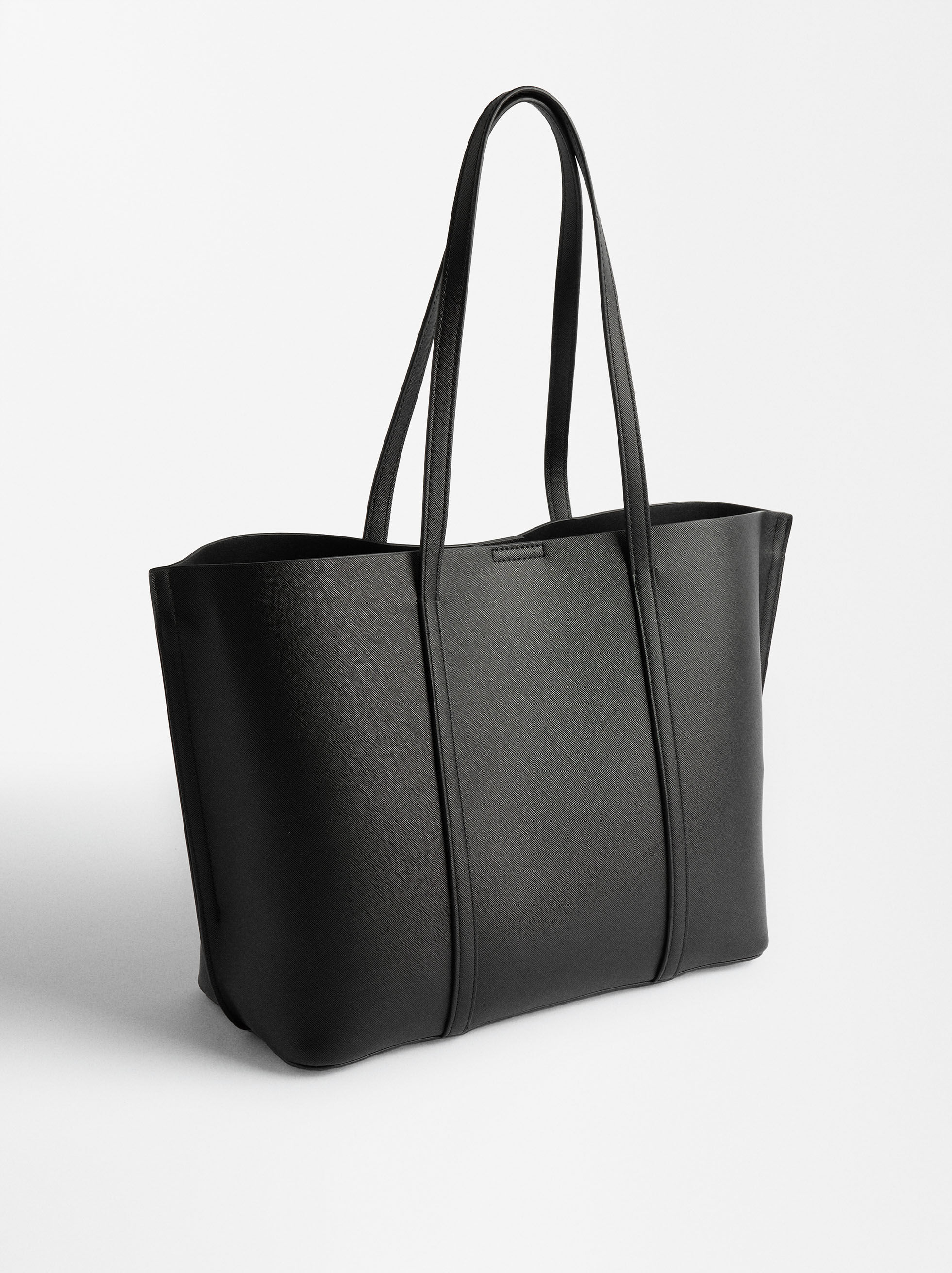 Shopper bag with leather pendant Black | Parfois