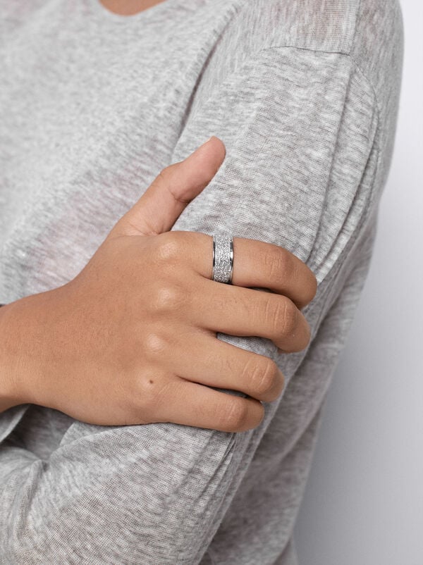Rrhinestone ring