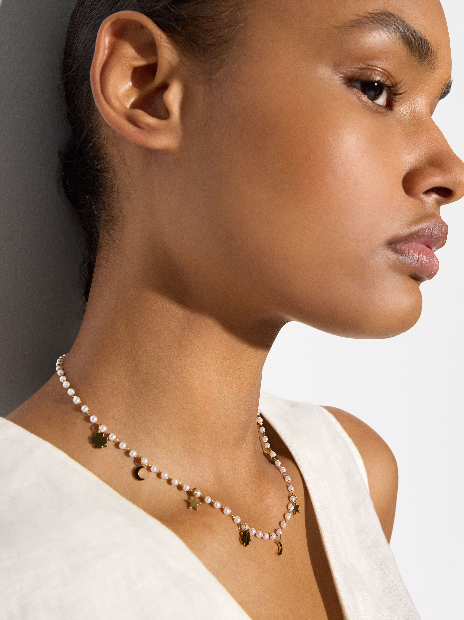 Collar perlas com charms - acero inoxidable  image number 1.0