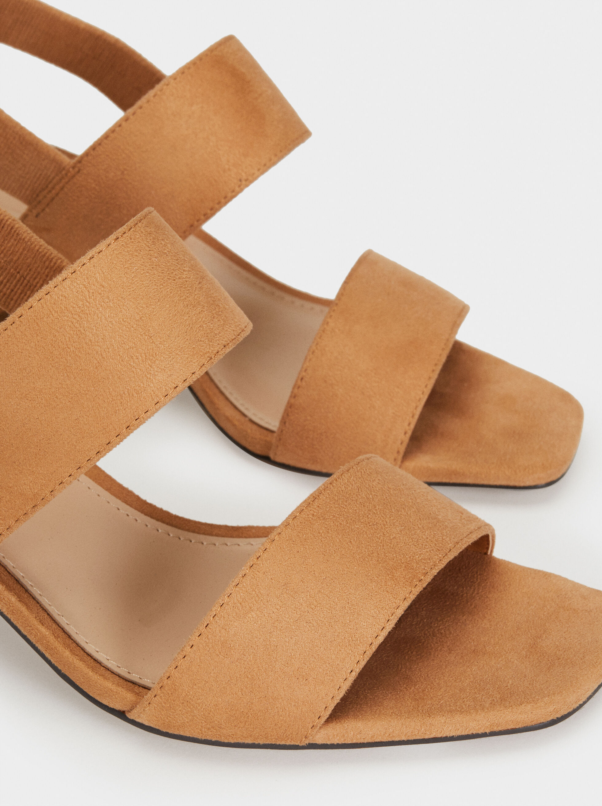 black sandals medium heel