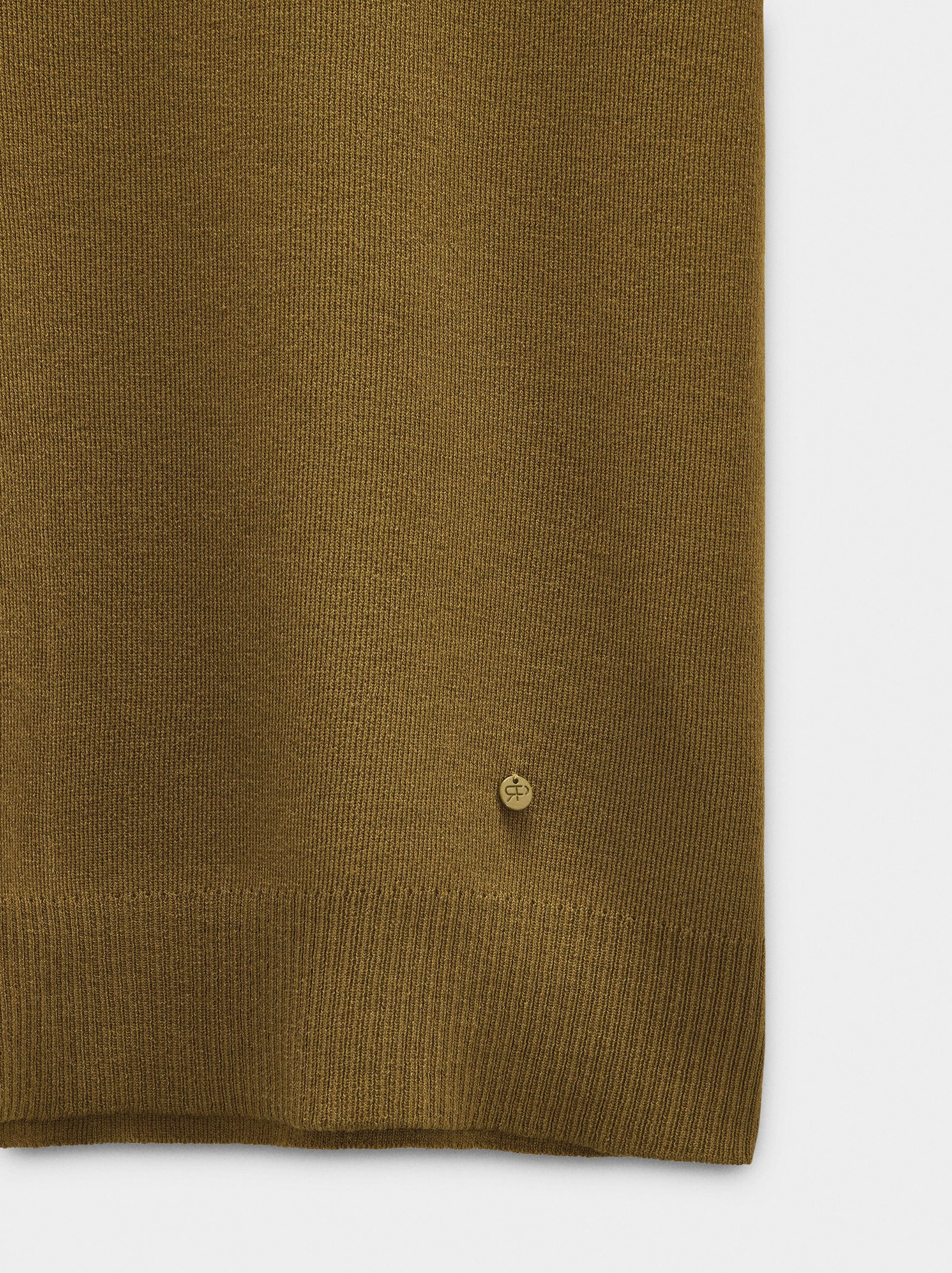 Short-sleeved knit top image number 6.0