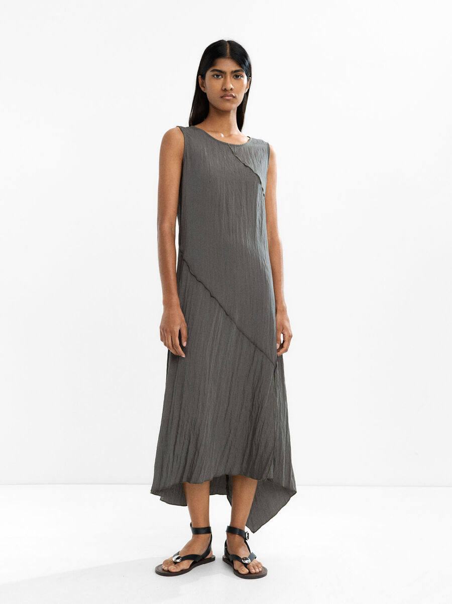 Vestit midi amb efecte arrugat