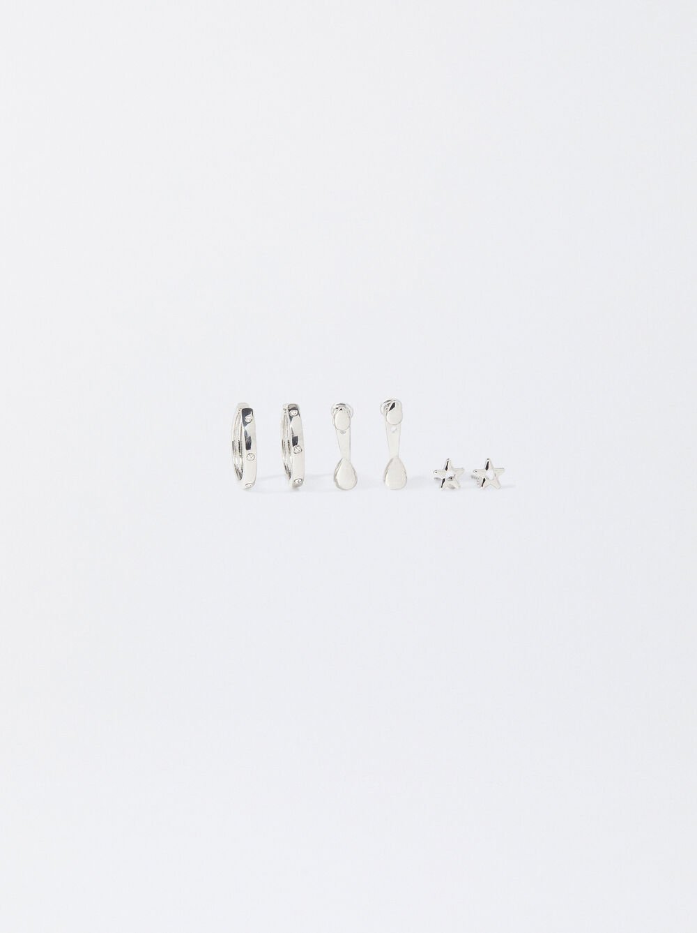 Conjunto de pendientes plateados