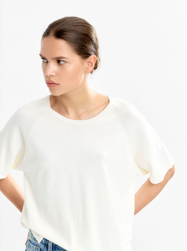 Short-sleeve knit sweater
