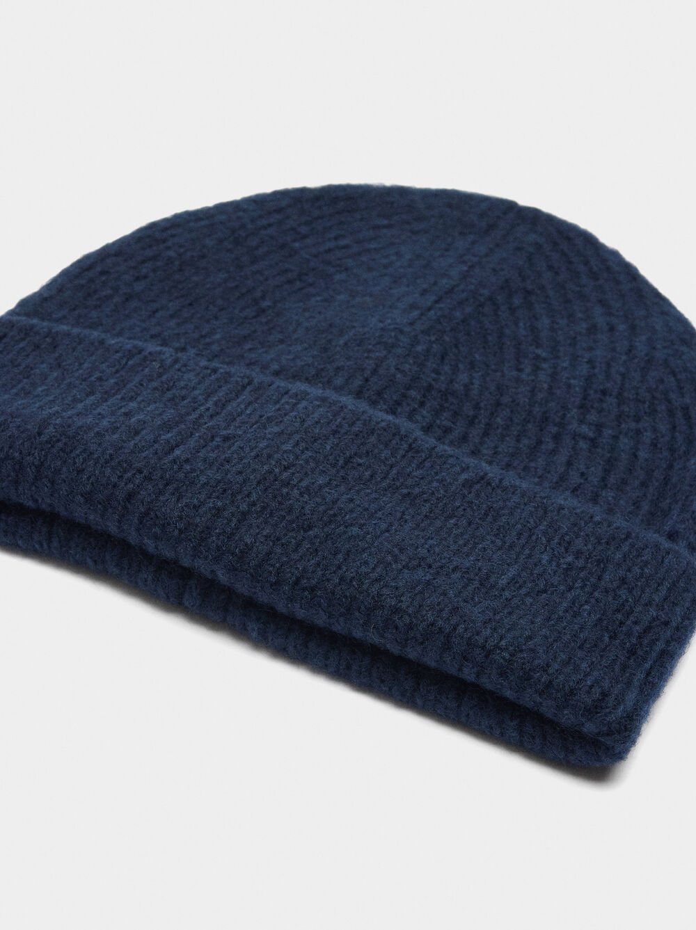 Gorro canalado con dobladillo