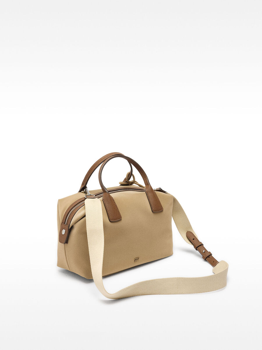 Soft texture tote bag with pendant M