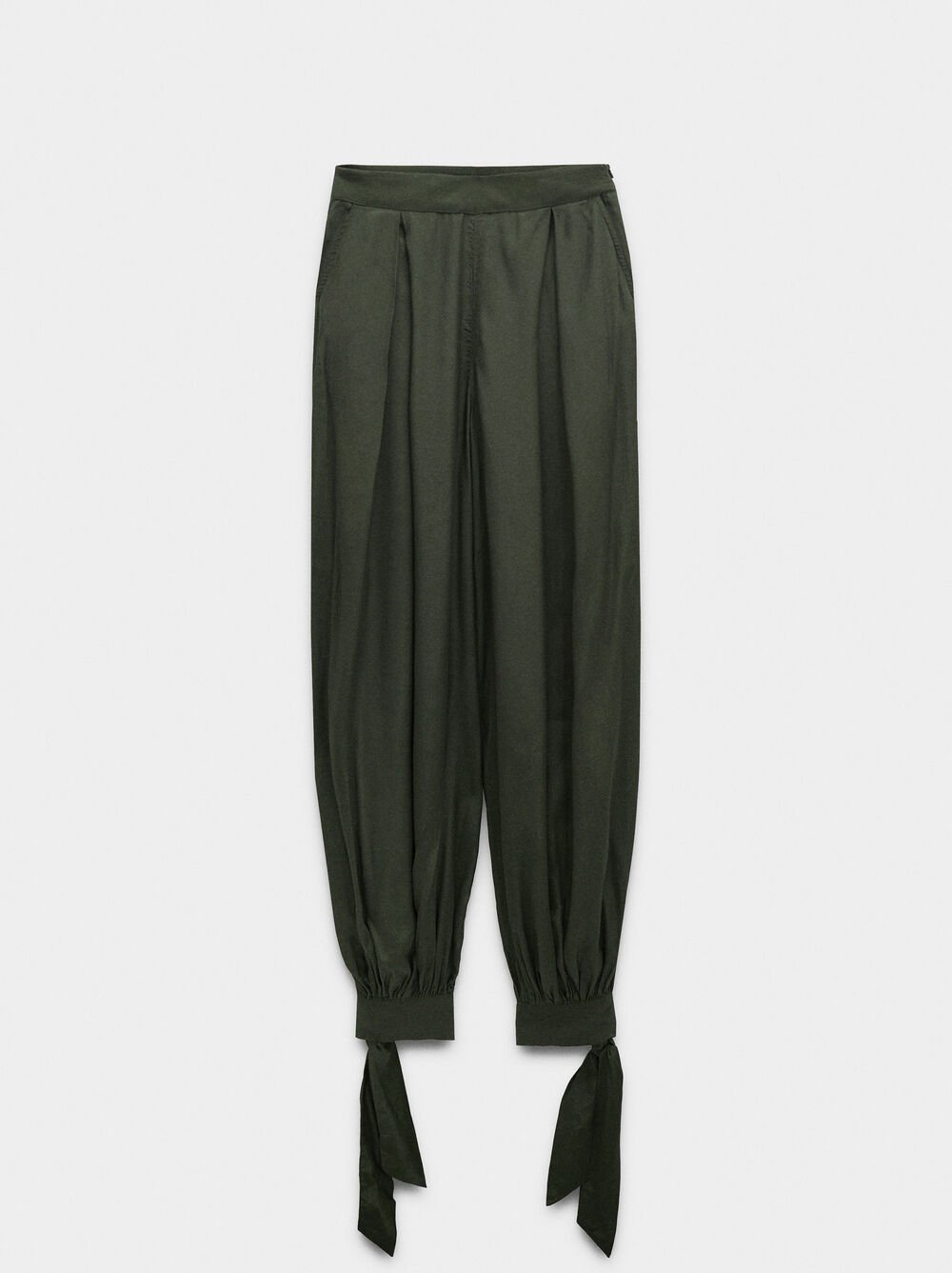 Baggy trousers with straps