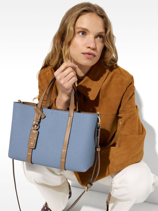 Tote bag with texture