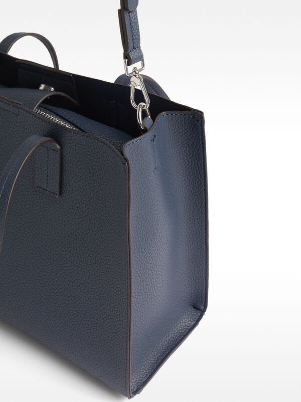 Shopper bag with removable pouch