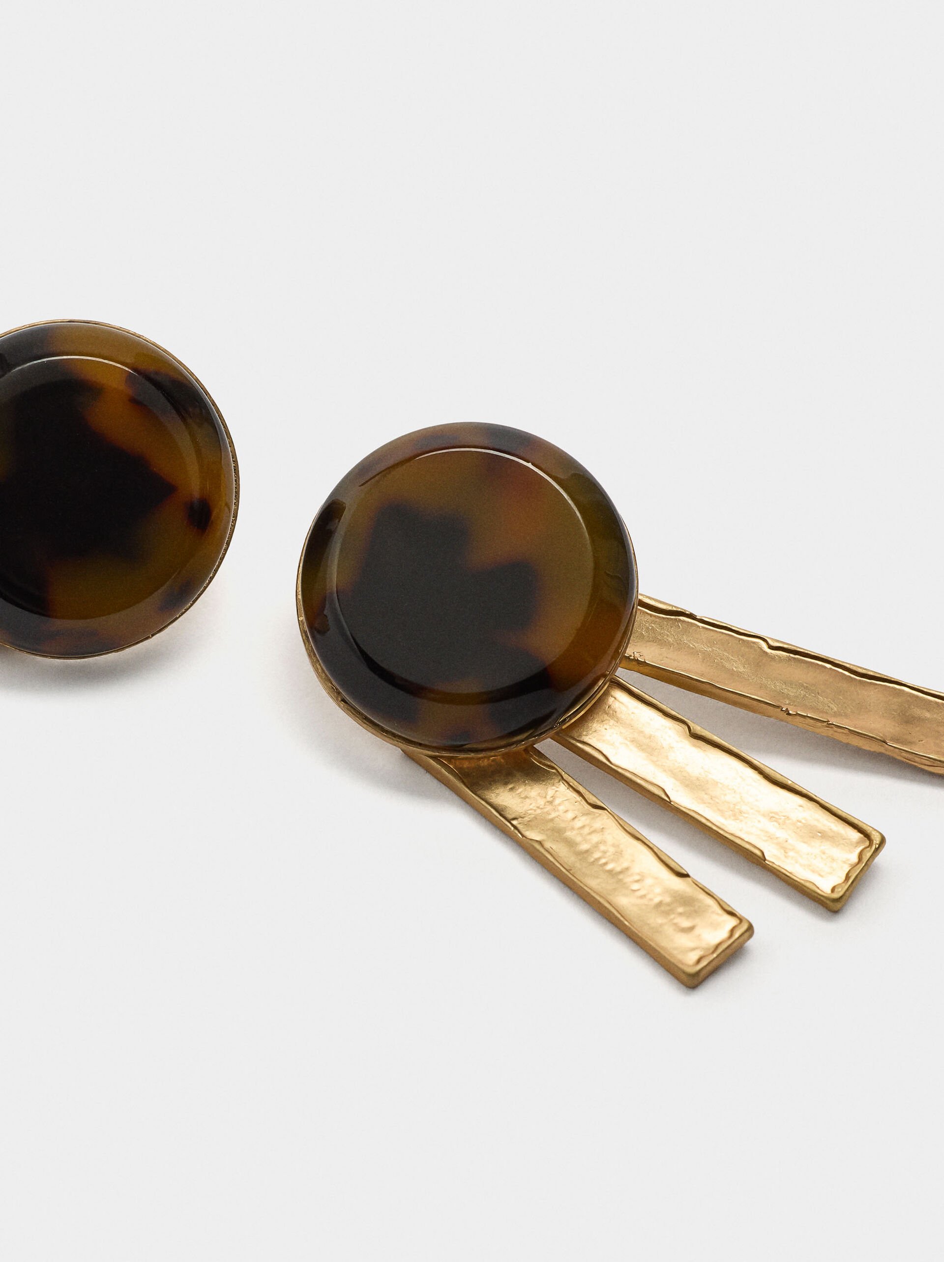 Round earrings with tortoiseshell effect image number 2.0