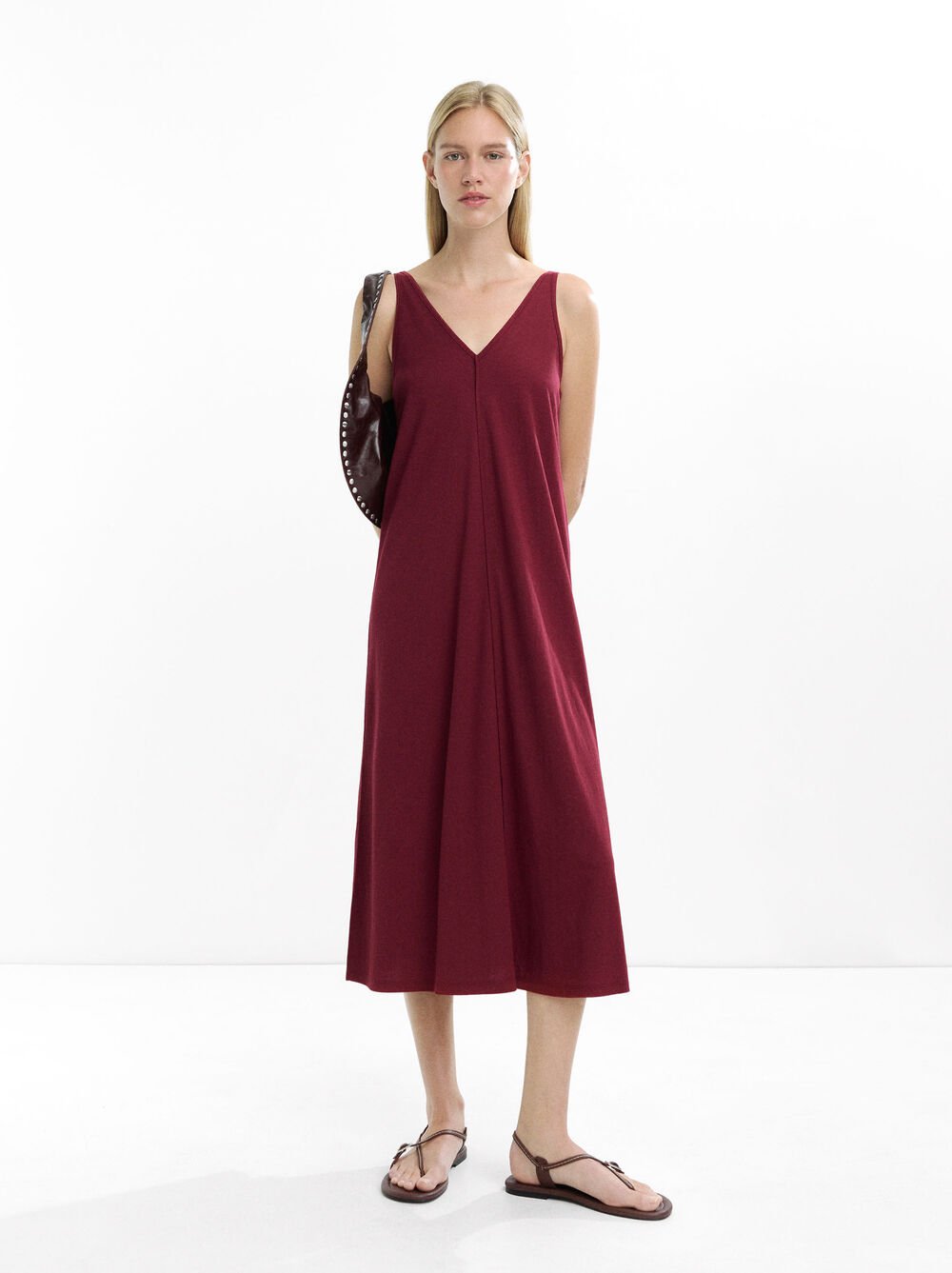 Vestido midi con tirantes