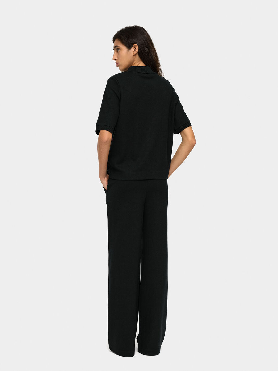 Pantalón con bolsillos y cintura elástica