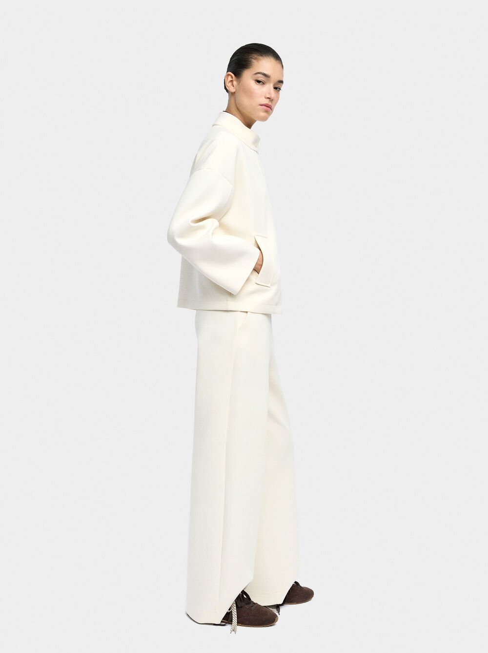 Elastic waist pants with pockets
