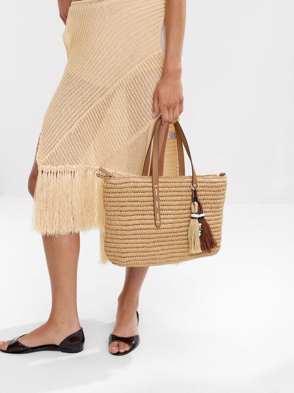 Tote bag with straw effect and pendant L