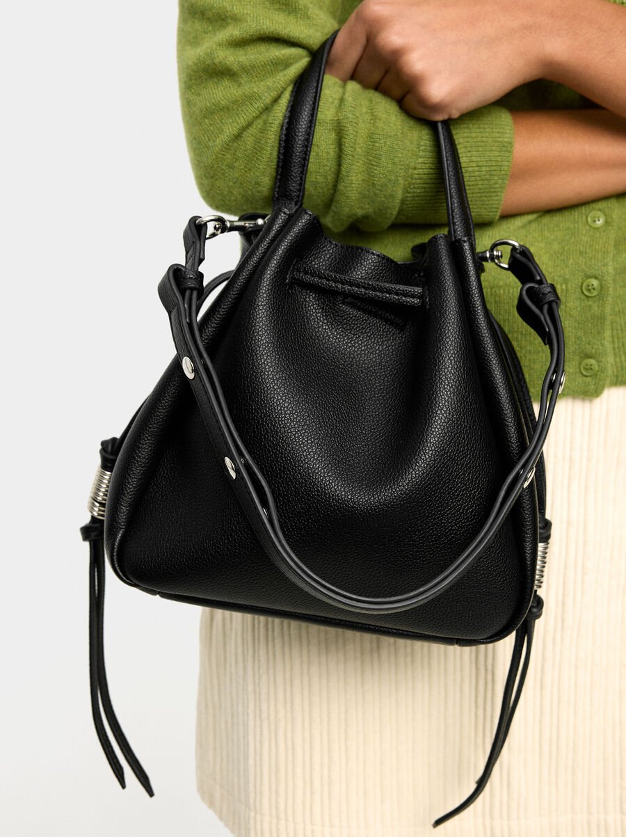 Bucket bag with texture