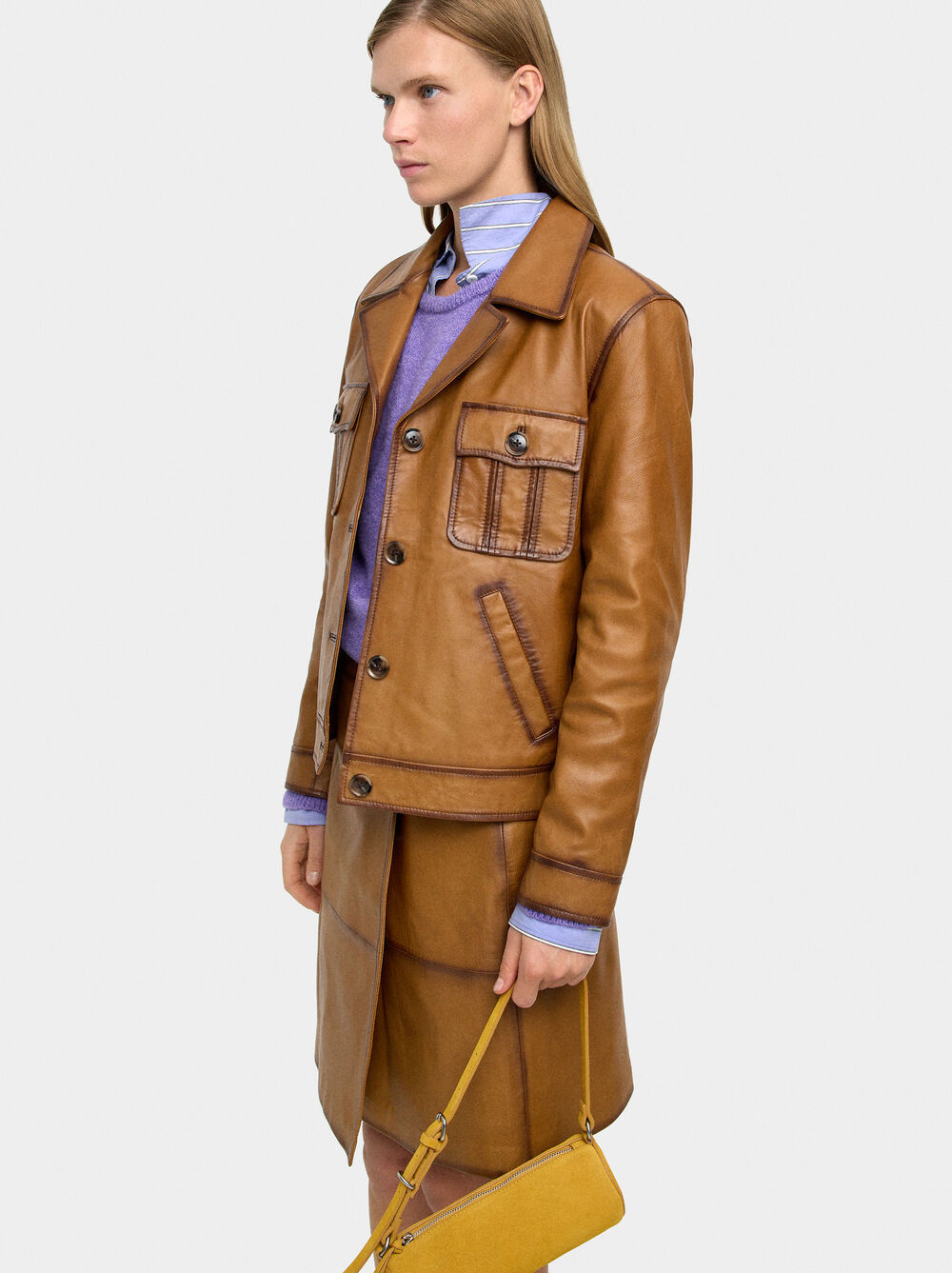 Gonna corta in pelle con impunture marcate