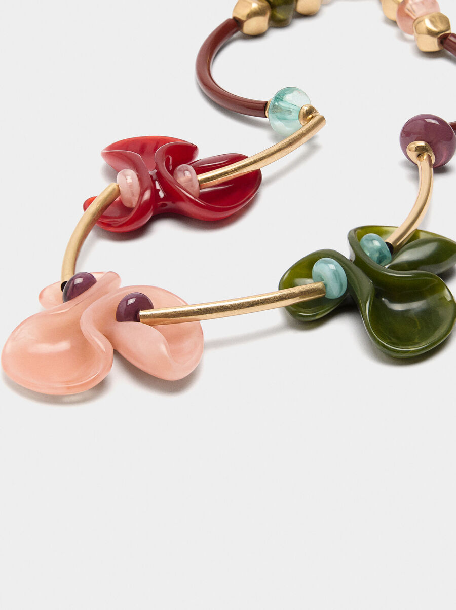 Short necklace with resin flowers