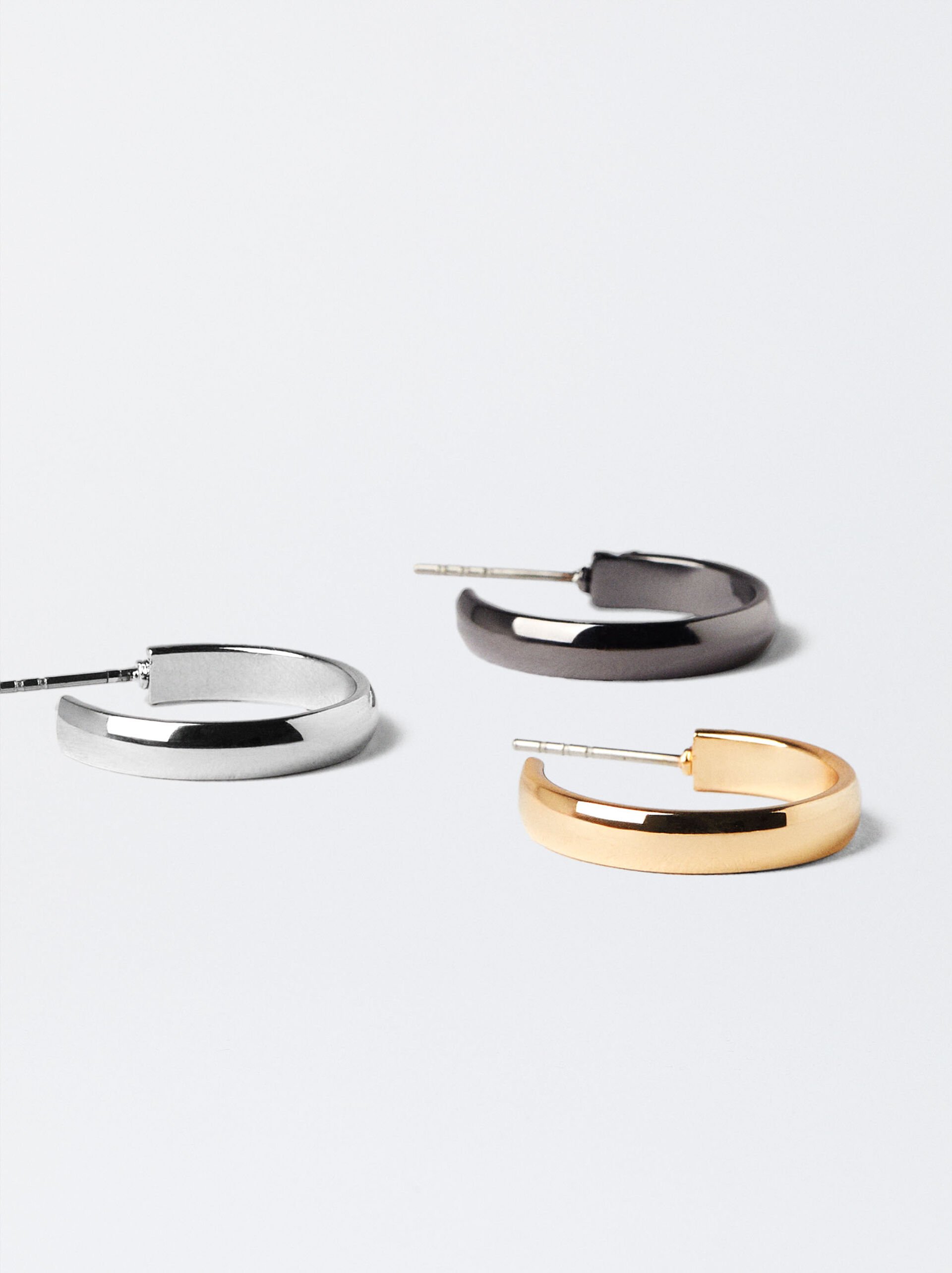 Set of basic small hoop earrings image number 2.0
