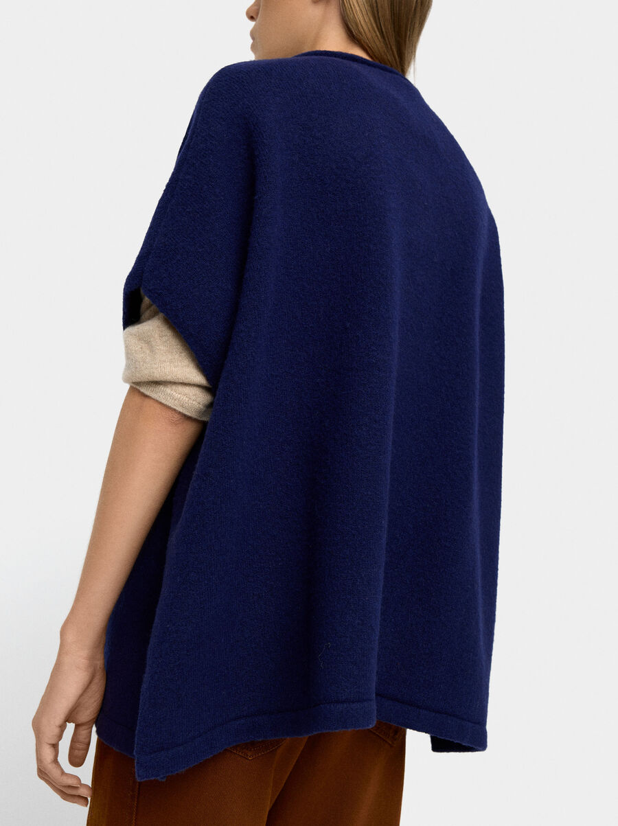 Knit poncho with buckles