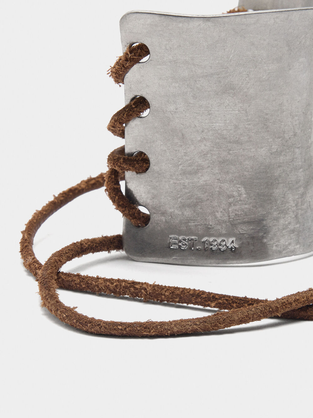 Bracelet large avec cordons 