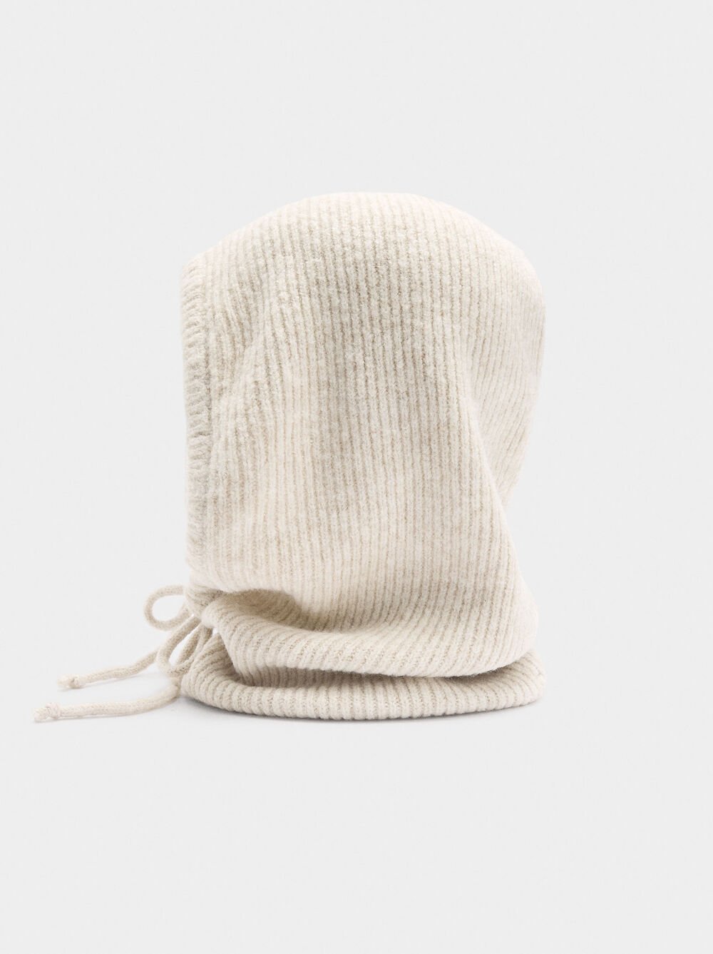 Knitted hat with straps