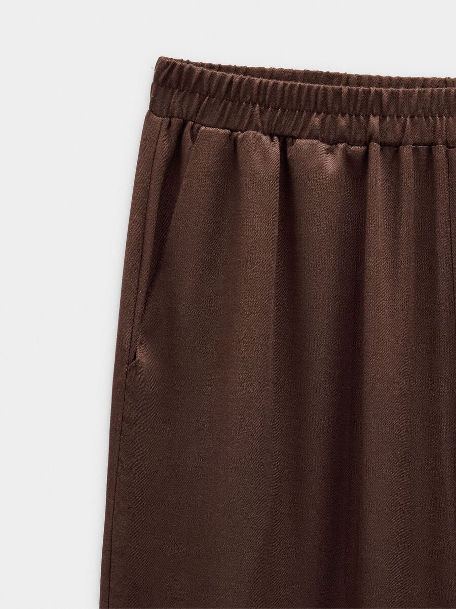 Fluid trousers with elastic waist