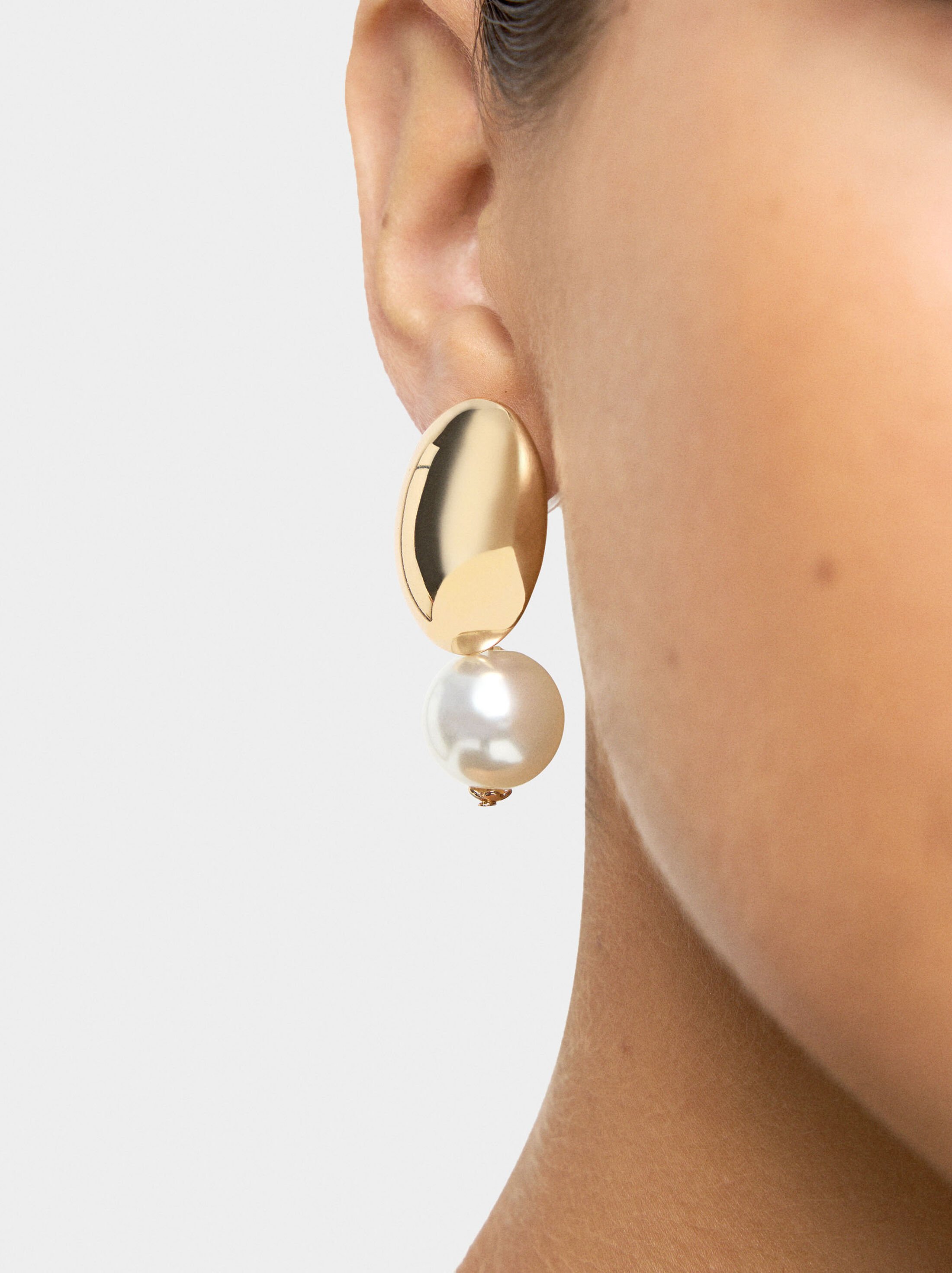 Oval earrings with pearl image number 1.0