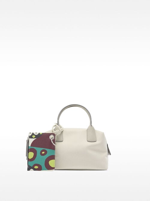 Tote-Tasche mit weicher Textur und Anhänger