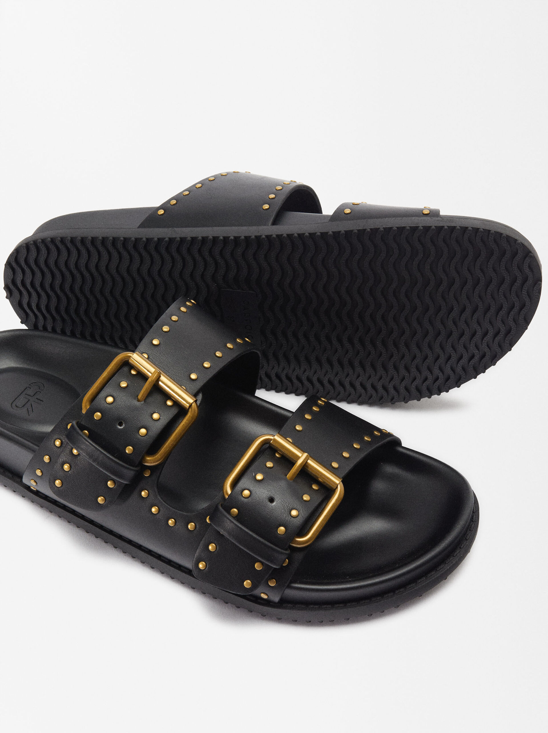 Flat Sandals With Buckles And Studs image number 4.0