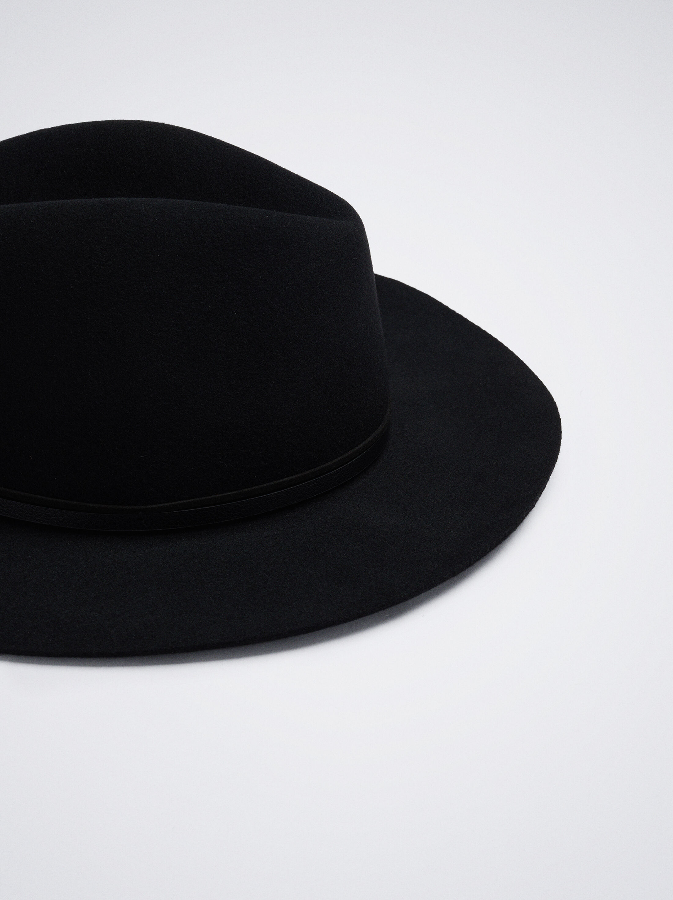 Woollen hat image number 1.0