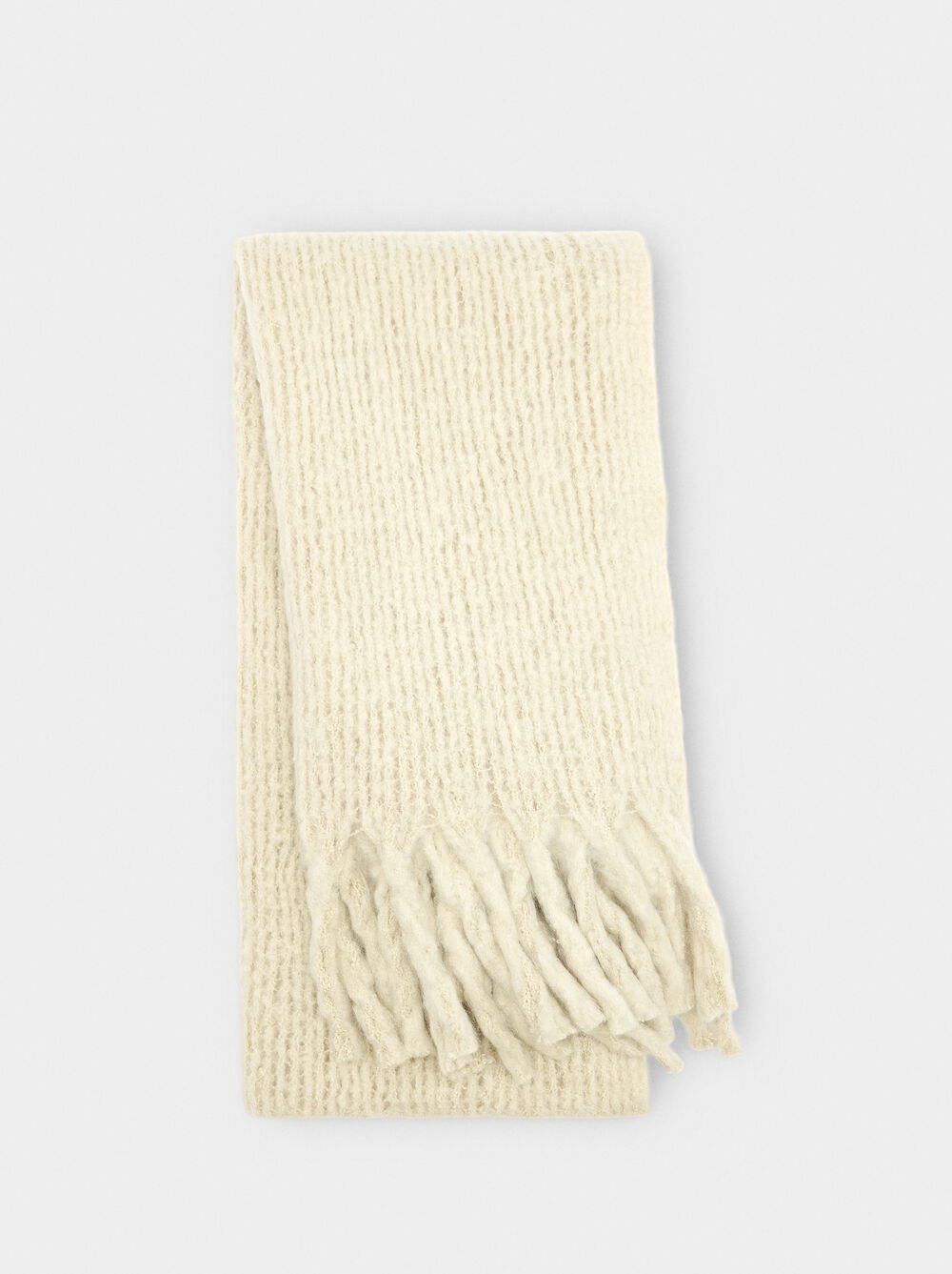 Scarf with fringes