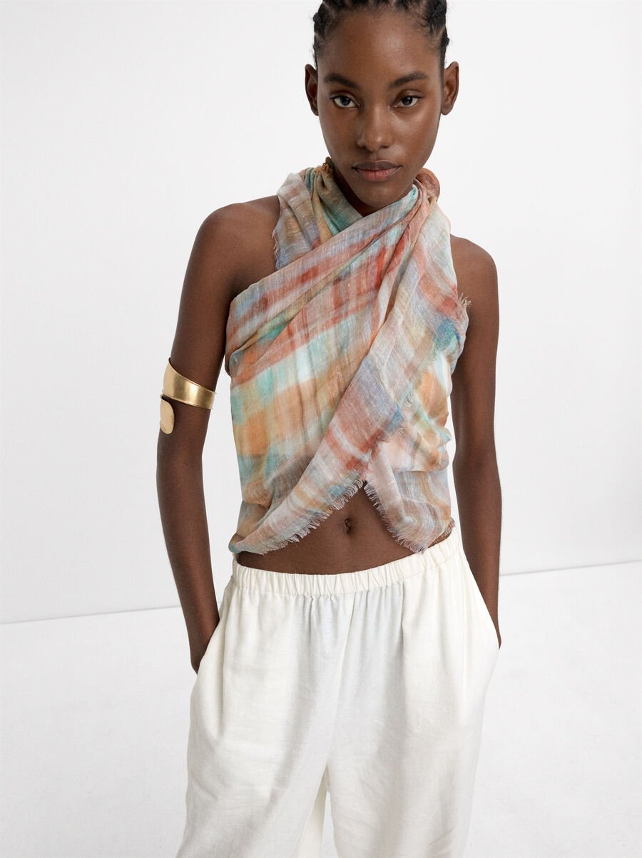 Printed scarf with a linen and cotton blend